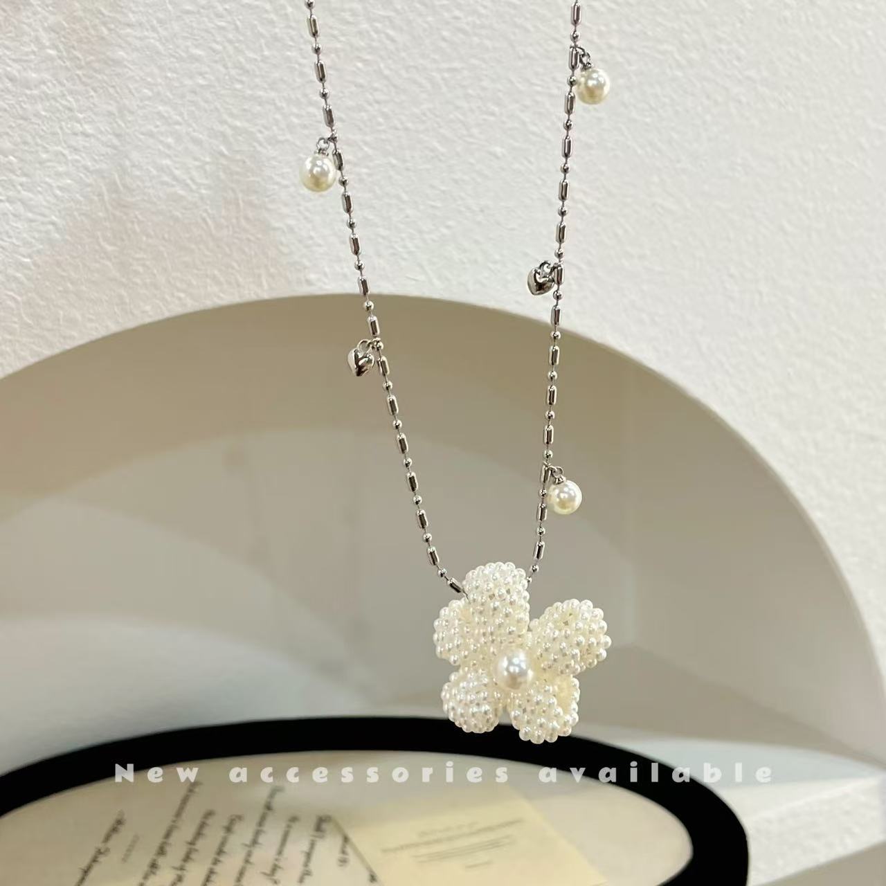 Artistic Milky White Rice Grain Pearl Flower Niche Gentle Hand-woven Necklace