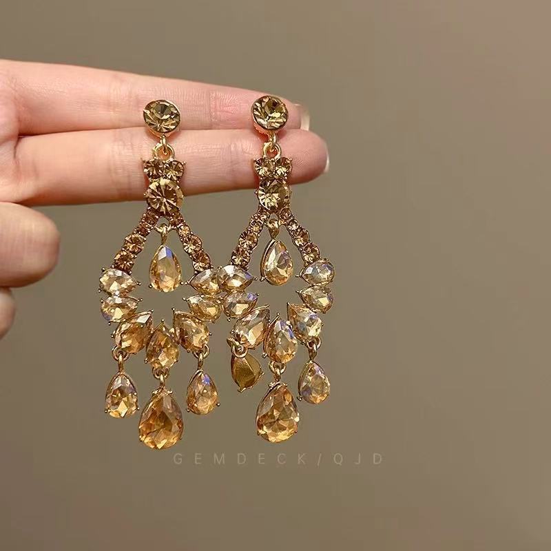 Women's Style Banquet Luxury Geometric Water Drop Light High-grade Party Earrings
