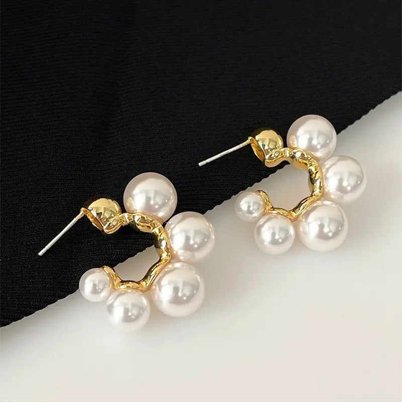 Women's Elegant Shaped Pearl Ear Simple Wild Affordable Stud Earrings