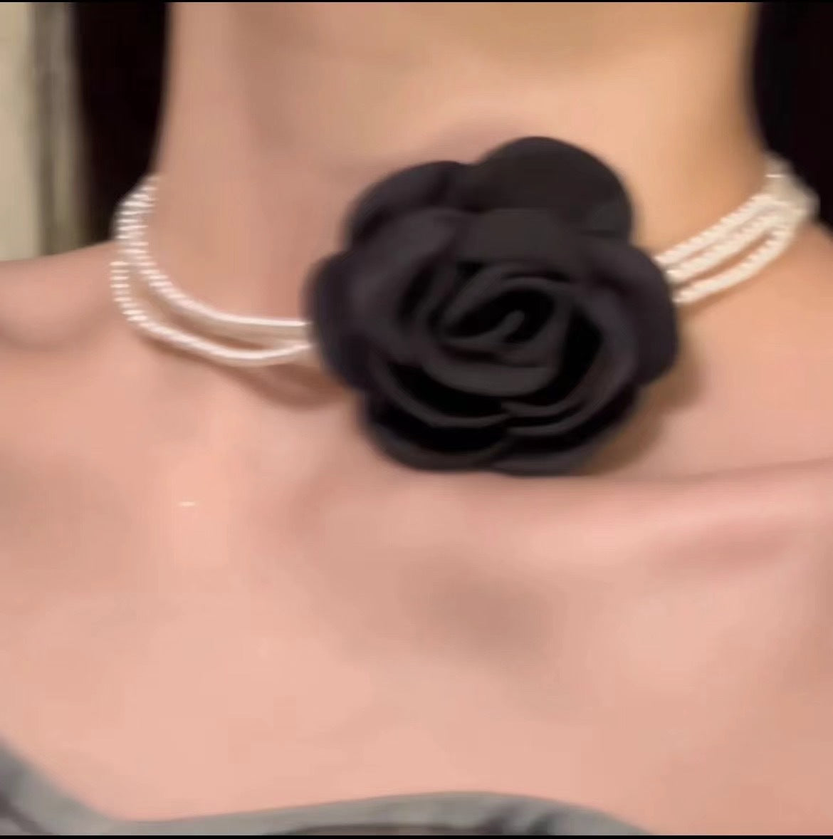 Black Three-dimensional Rose Pearl Beautiful Flowers Design French Temperament Clavicle Collar