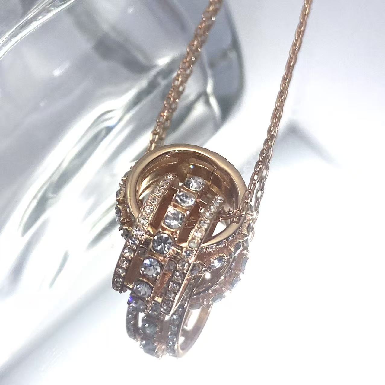 Pretty Crystal With Transfer Clavicle Shining Necklace