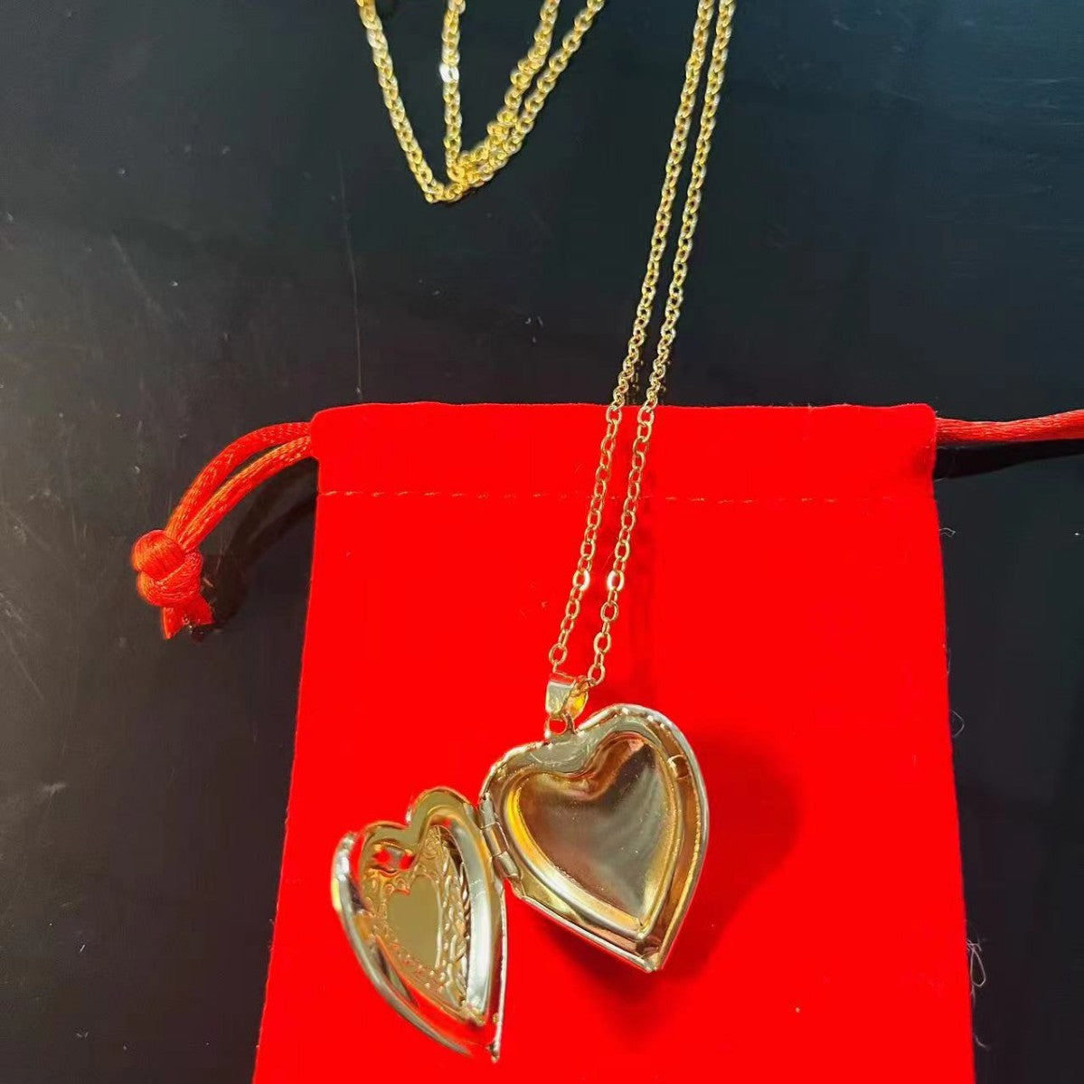 Heart-shaped Flowers Print Metal Box Mother's Necklace