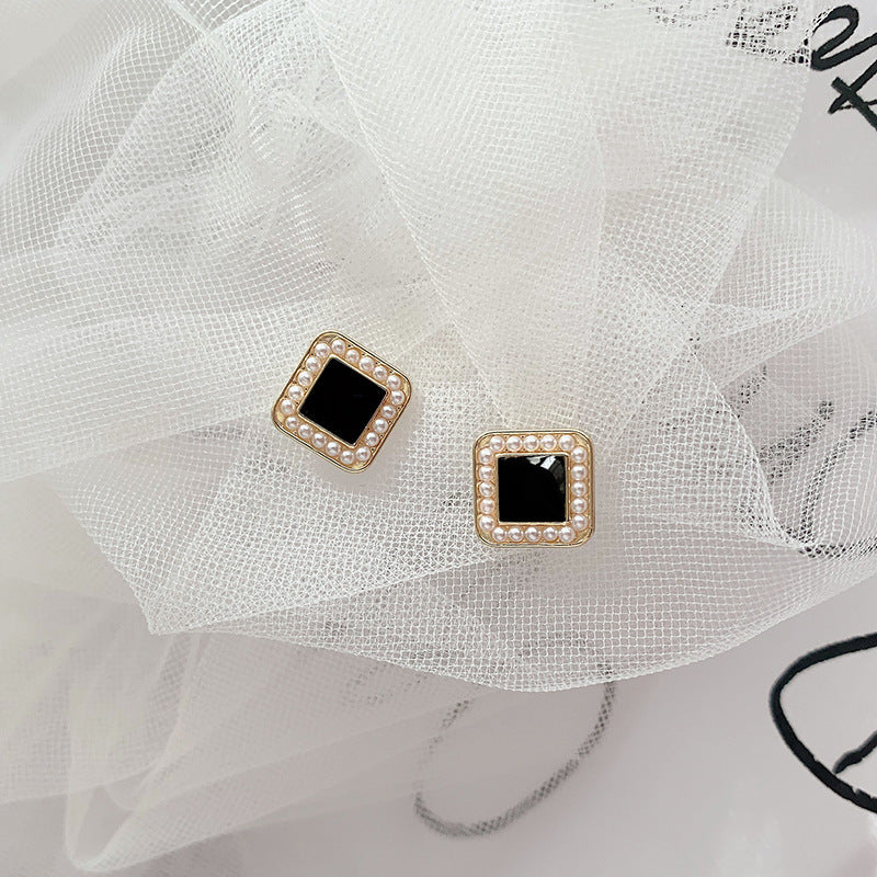 Women's Pearl Classic Style Dripping Oil Square Elegance Stud Earrings