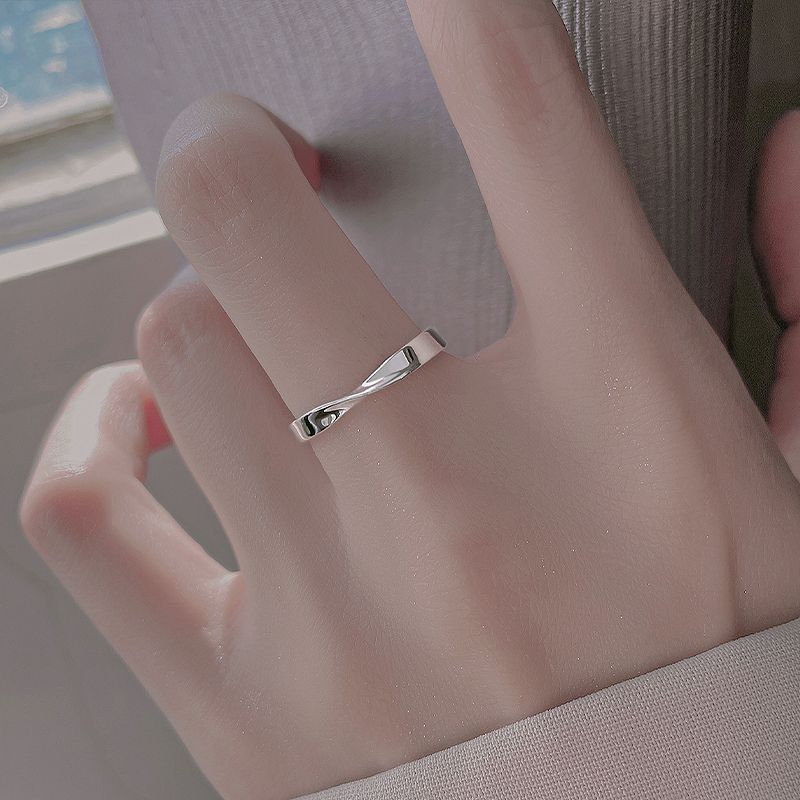 Mobius Female Light Luxury Minority Switchable Index Finger Minimalist Design Bracelets