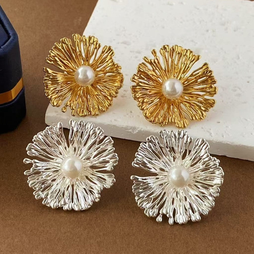 Women's Exquisite High-grade Bright Firework Pearl Elegant Retro Personality Stud Earrings