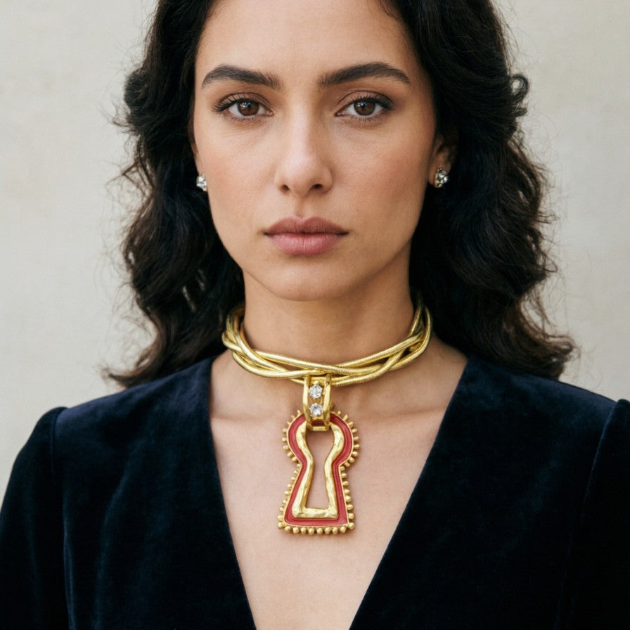 Retro Design Winding Twist Keyhole Choker Fashion Runway Personality High Pendants