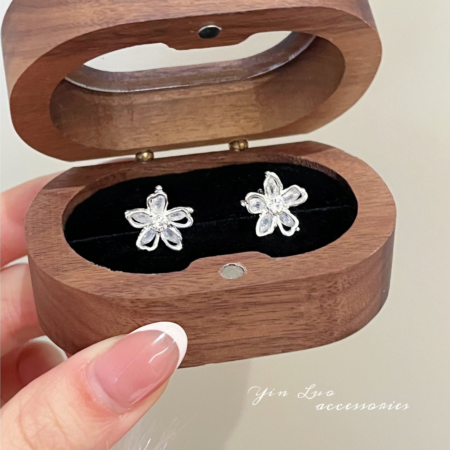 Sparking Zirconium Flower High Sense Dignified Generous Style Female Earrings