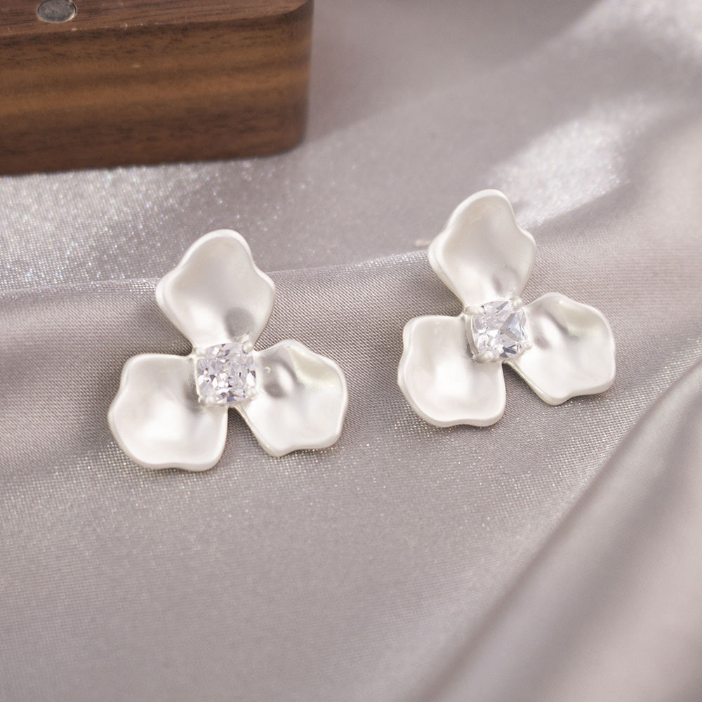 Inlaid Zircon Flower Elegant High-grade Pearl Earrings