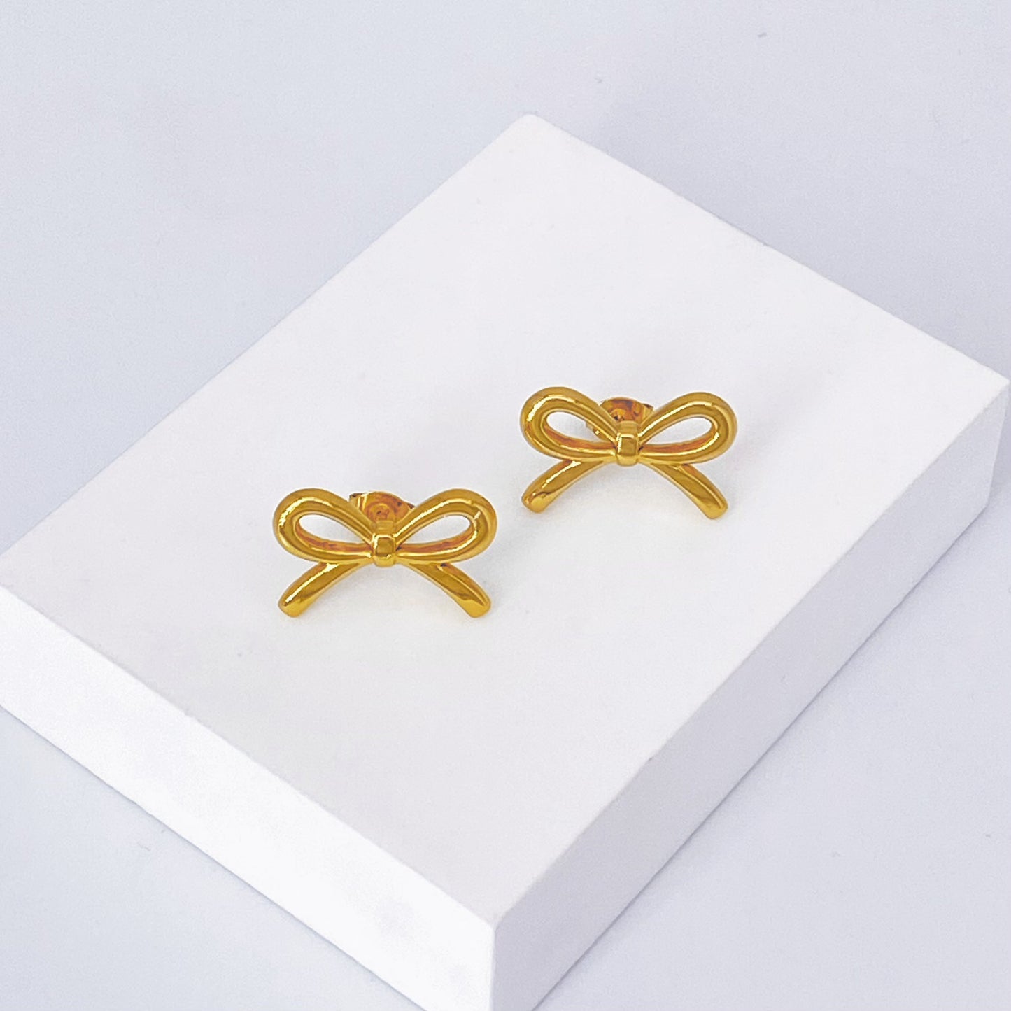 One Large Small Overlapping Stainless Steel Eardrops Gold Rings