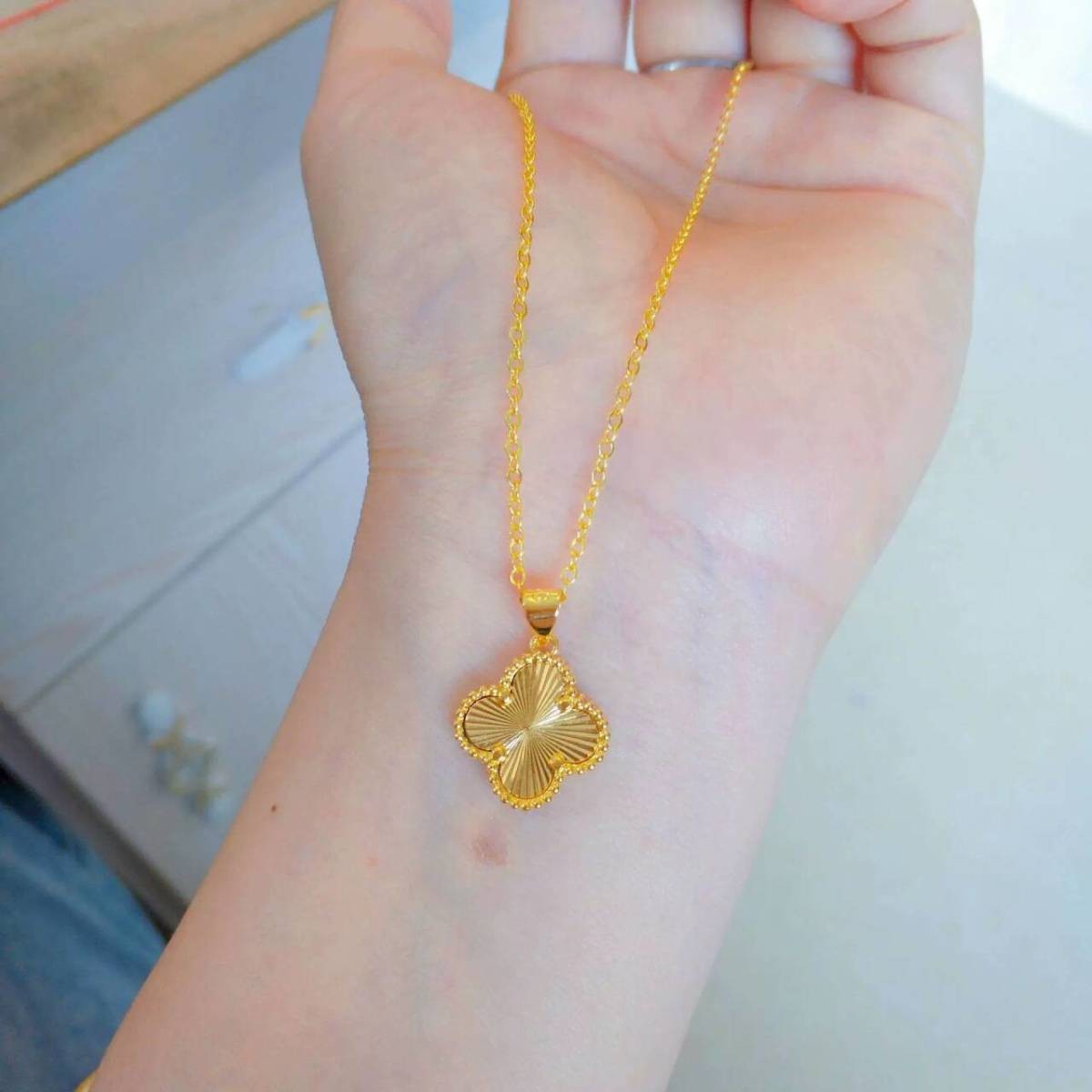 Women's Sand Gold Clover Light Luxury Exquisite High Texture Necklace