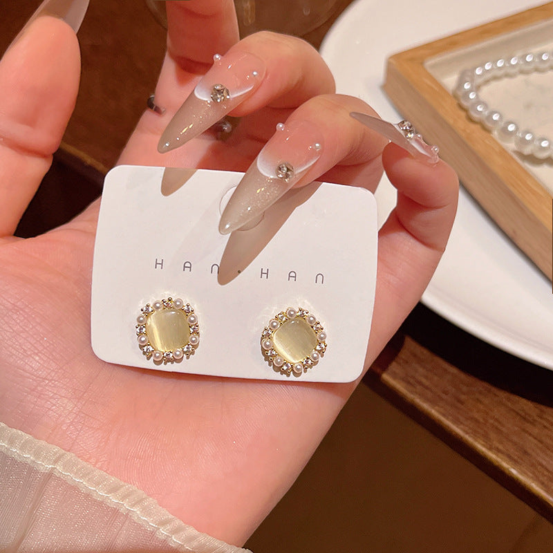 Women's Gentle Small Sugar Cube Opal Pearl Light Luxury High-grade Beautiful Stud Earrings