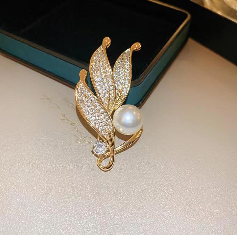 Women's Micro Zircon Brooch Exquisite Plant Pin Brooches