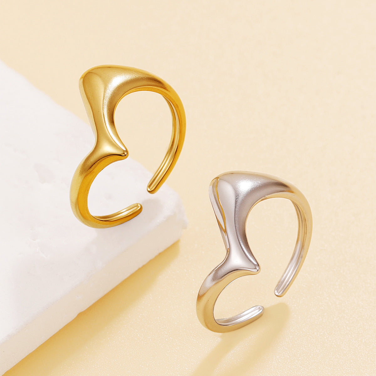Style Geometric Thick Line Female Personality Twisted Metal Glossy Surface Ring