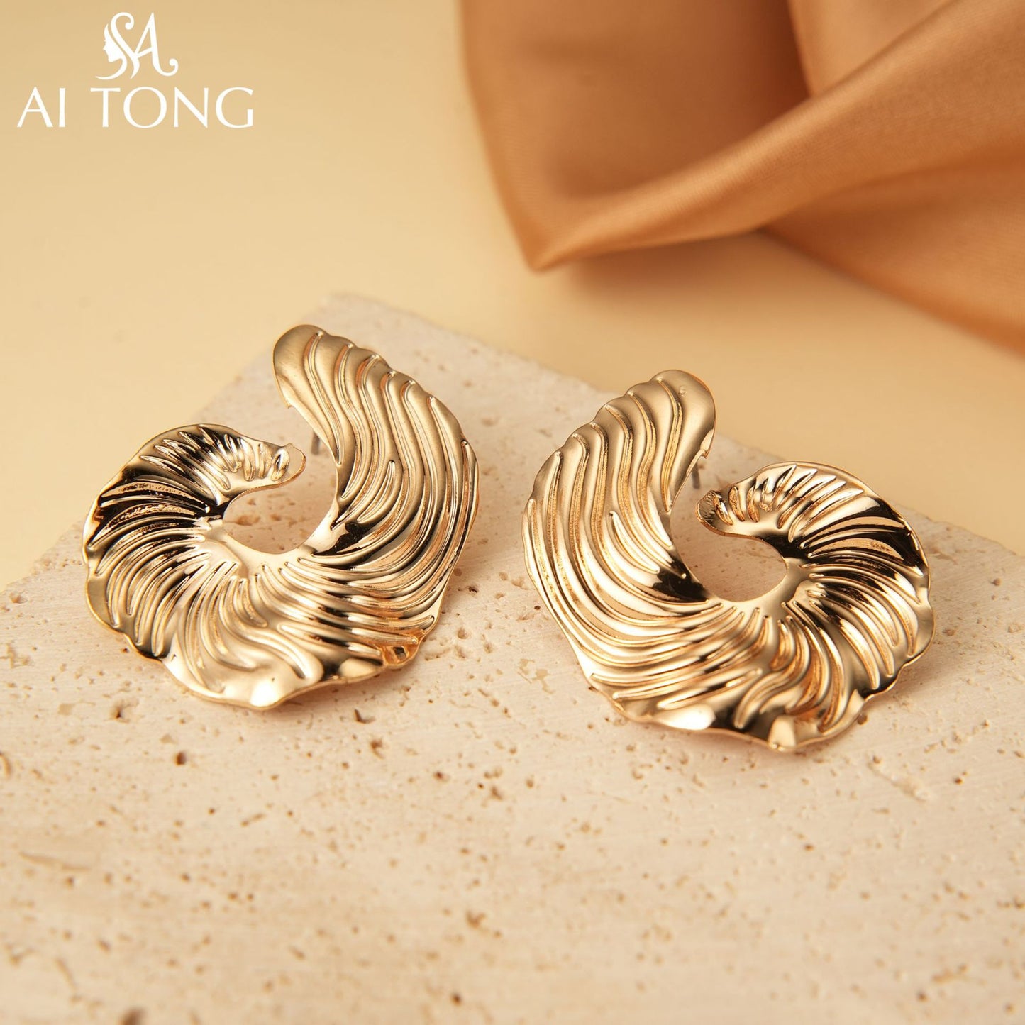 Decoration Design Pleated Light Luxury High-grade Ear Earrings