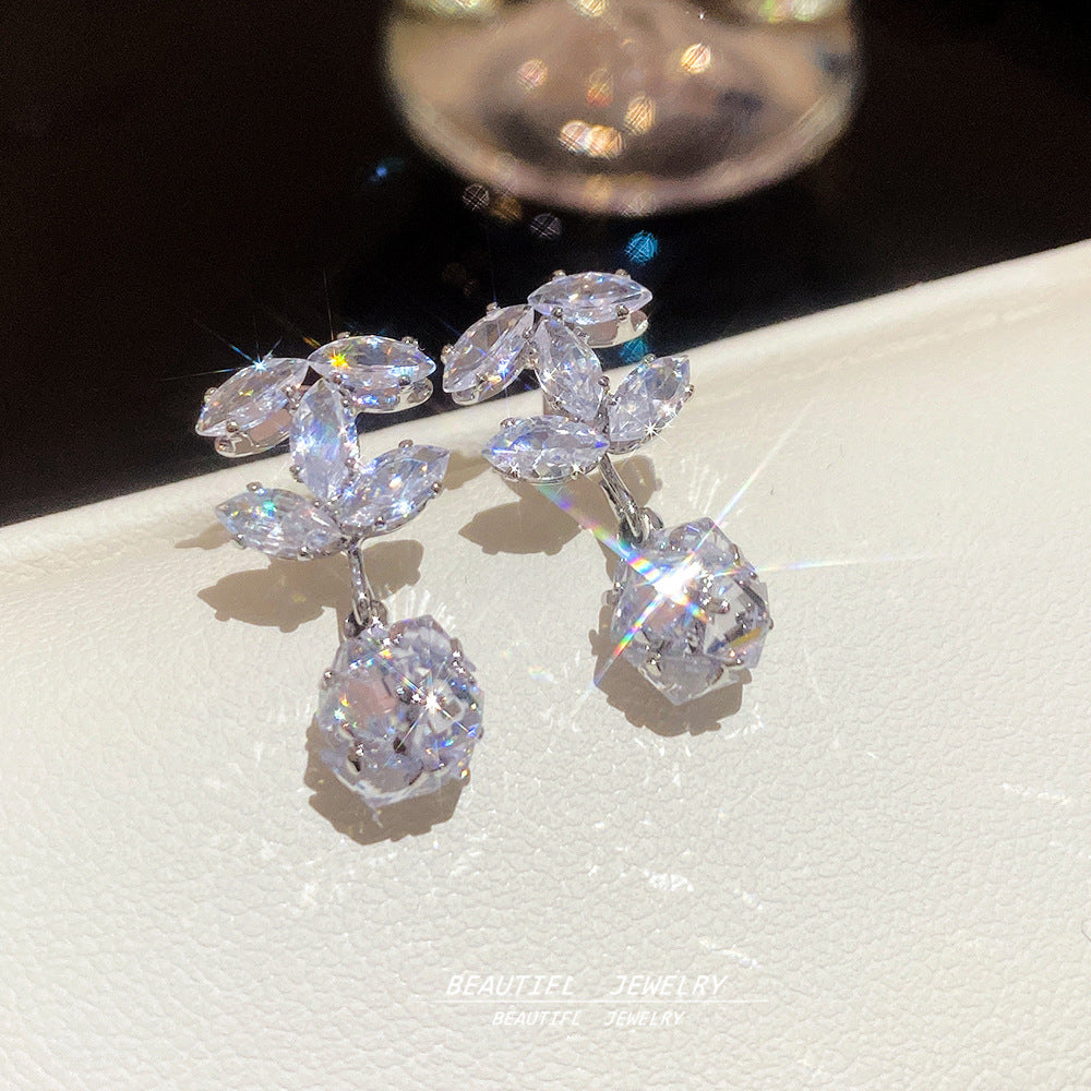 Women's Style Super Flash Zircon Alphabet Letter Light Luxury High-grade Elegant Earrings