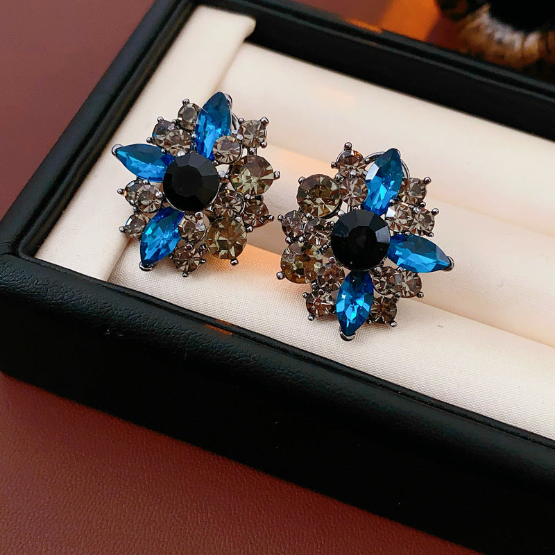 Women's Palace Style Sier Flower Light Luxury High-grade Design Sense Earrings