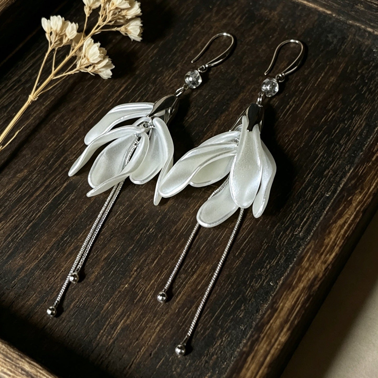 Women's Style Long Petal Fringed Light Luxury High-grade Ear Refined Wild Earrings