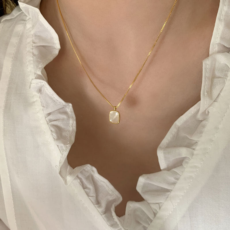 Women's Clavicle Chain High Sense Classic Style Necklaces