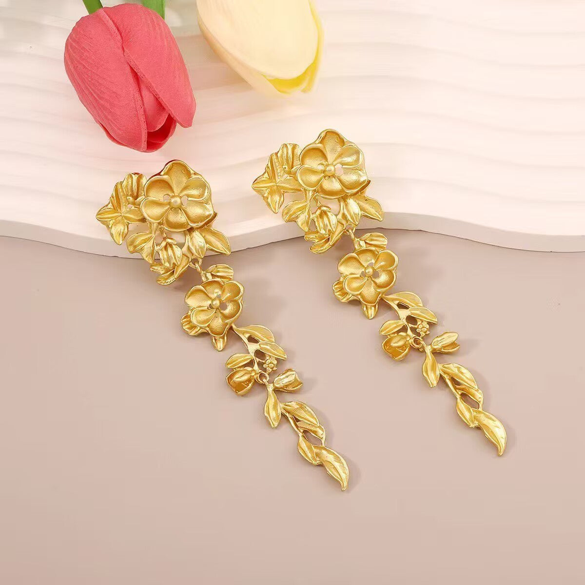 Women's Exaggerated Golden Tassel For Light Luxury Minority Design Rings
