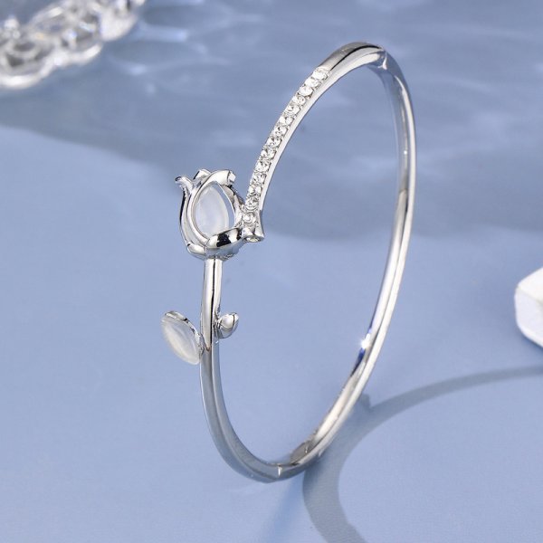 Women's Five Small Flower Five-pointed Star Pull Bracelet