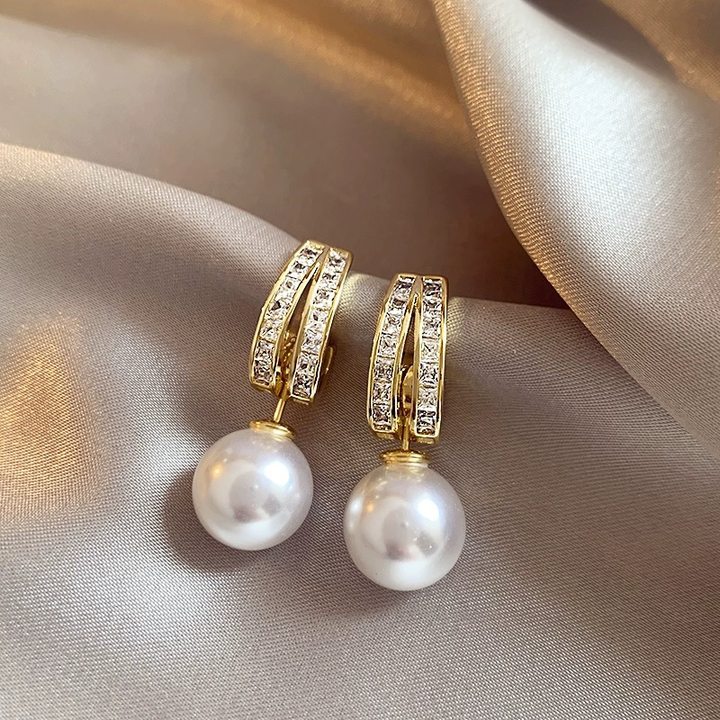 Women's Retro Affordable Luxury Gold High-grade Pearl Earrings