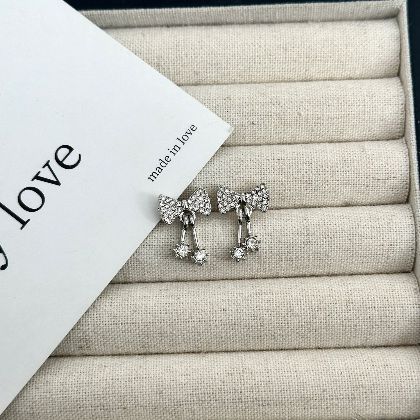 Light Luxury Minority Design High-grade Fashionable Elegant Earrings