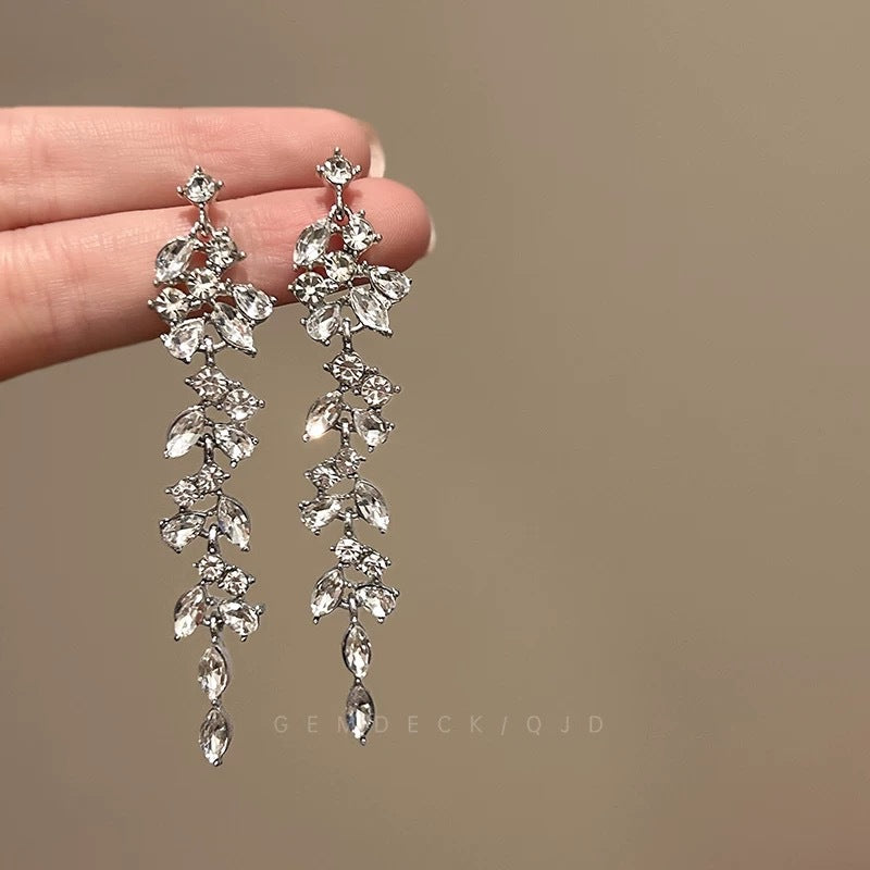 Women's Style Banquet Luxury Geometric Water Drop Light High-grade Party Earrings