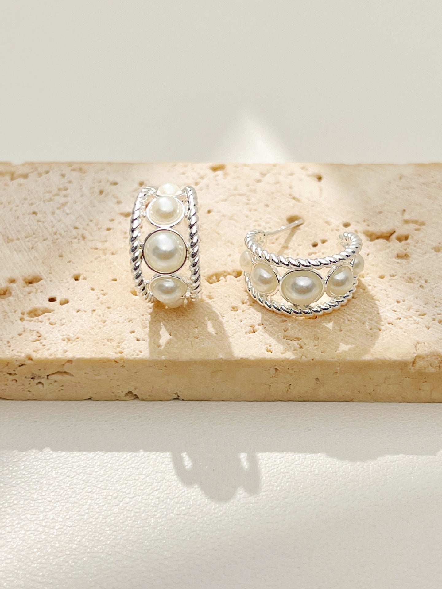 High-grade Pearl Shaped Are Fashionable Light Stud Earrings