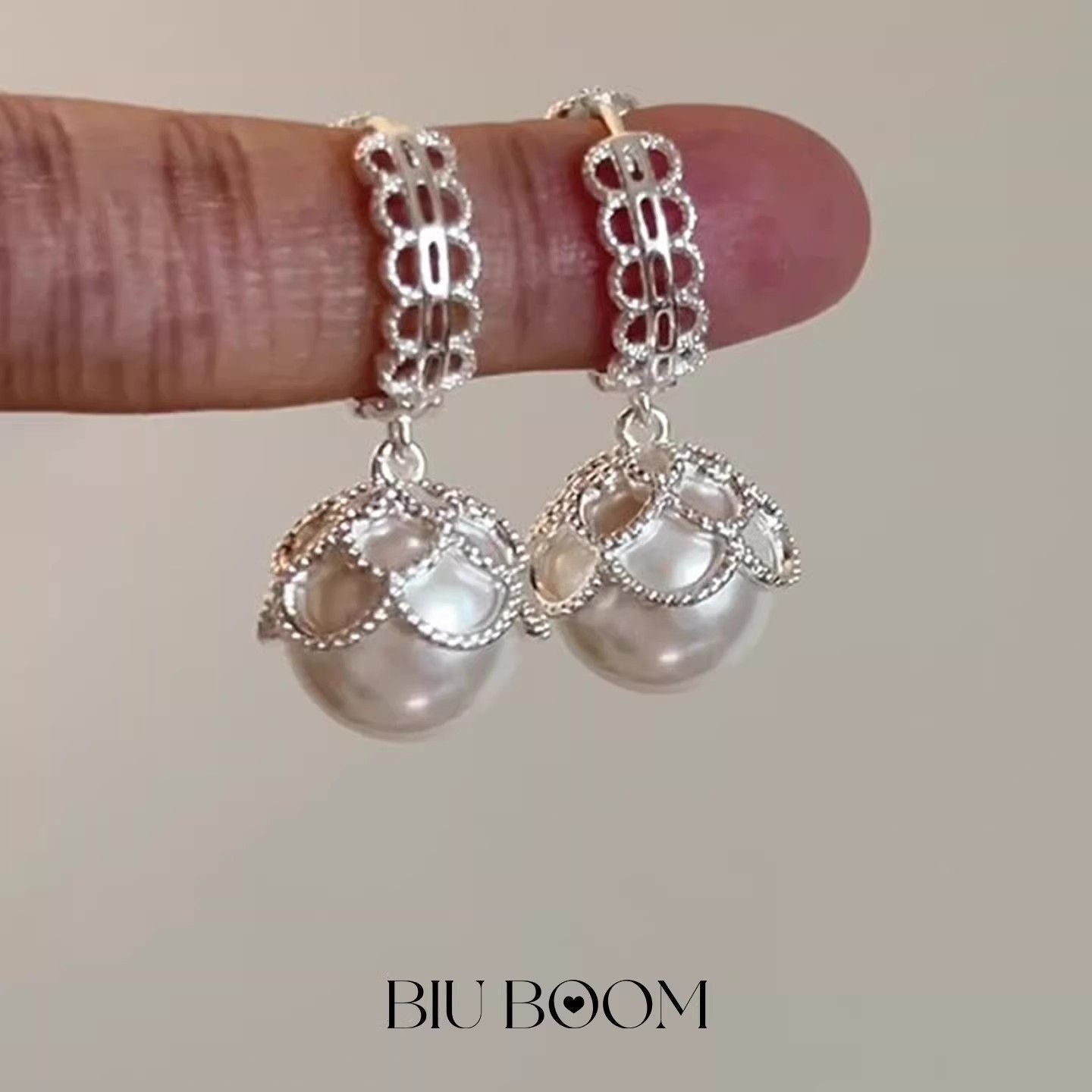 Women's Lace Pearl Ear Clip Elegant High Sense Affordable Earrings