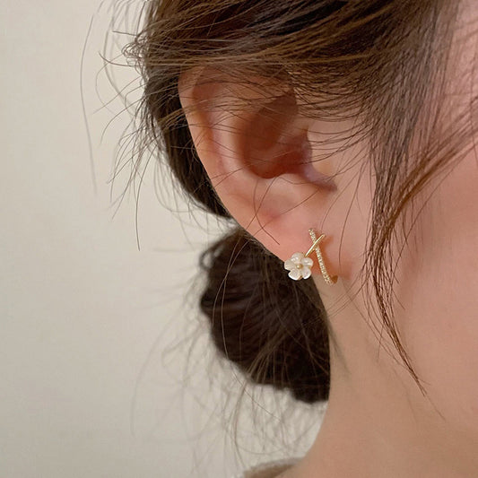 Style Shell Flower Female Niche Design High-grade Tide Sier Stud Earrings