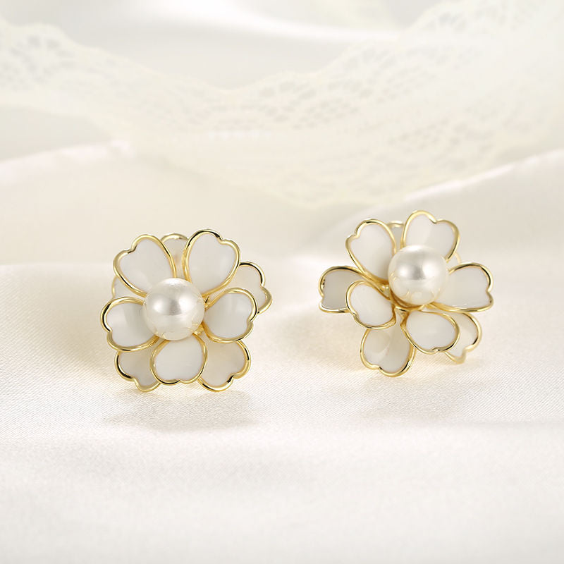 Women's Camellia Pearl Classic Style Sier Needle Stud Earrings