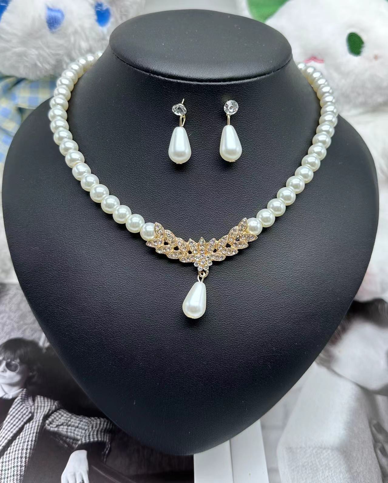 Pearl Jewelry Suit Diamond Rose Hollow Necklaces