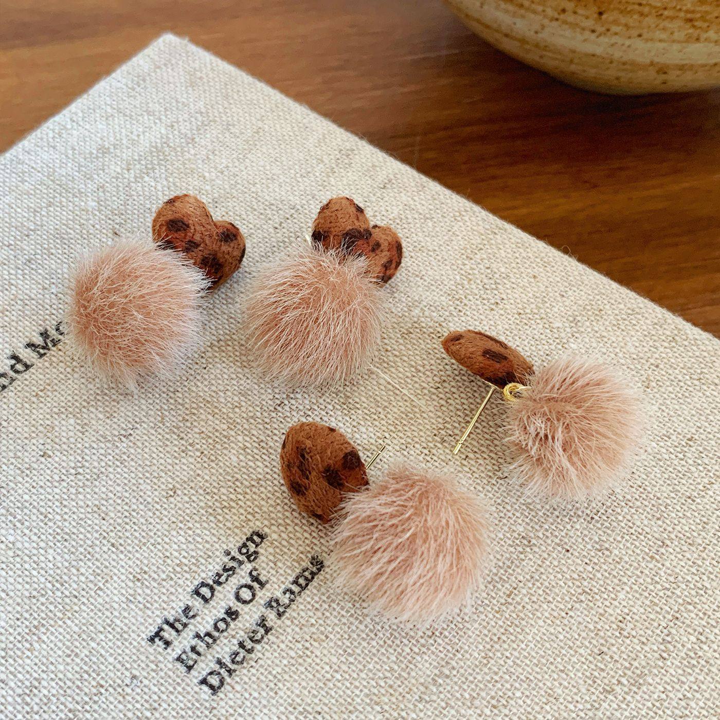 Leopard Print Heart Wool Ball Female Sier Needle Furry Light Stud Earrings