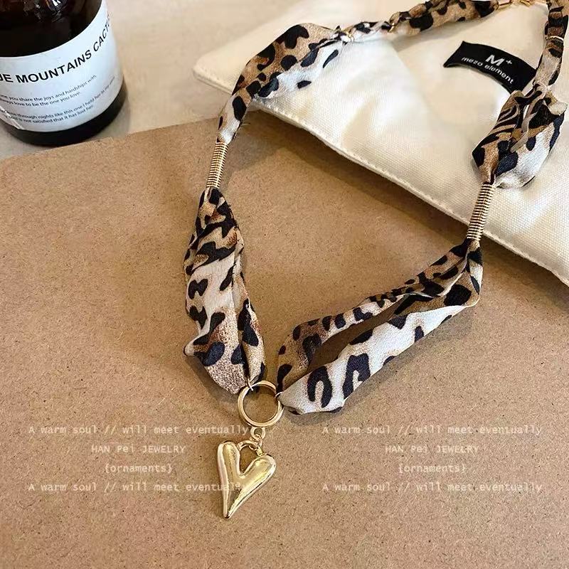 Hot Leopard Print Female Sweet Cool Fashion Personality Love Clavicle Pendants