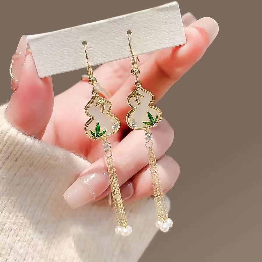 Women's Chinese Style Bamboo Leaf Gourd Ancient Tassel Ear Hook