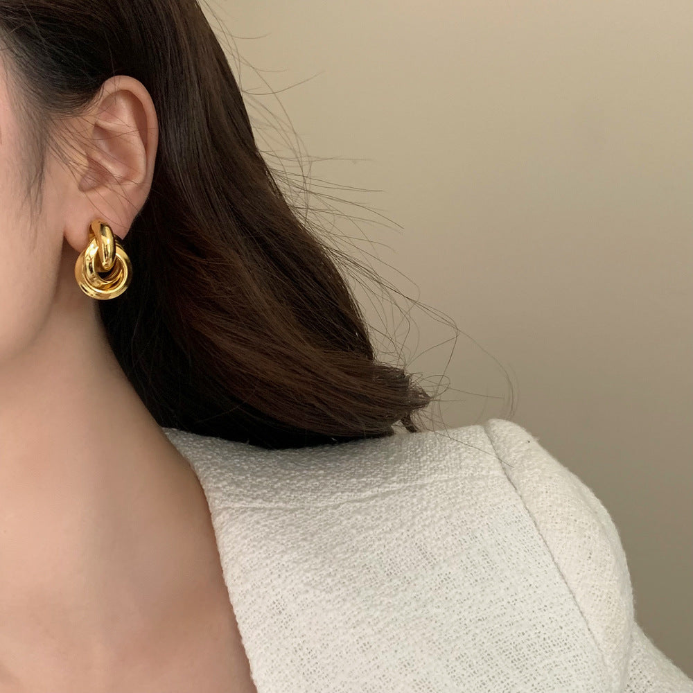 Metal Beautiful Circle Female Cold Wind Tassel Earrings