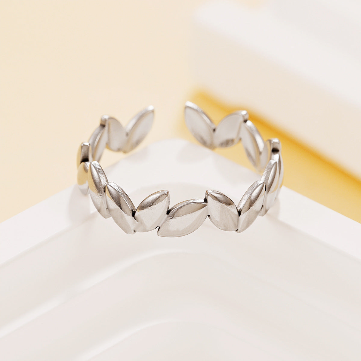 Steel Fresh Mori Glossy Small Leaf Sweet Open Rings