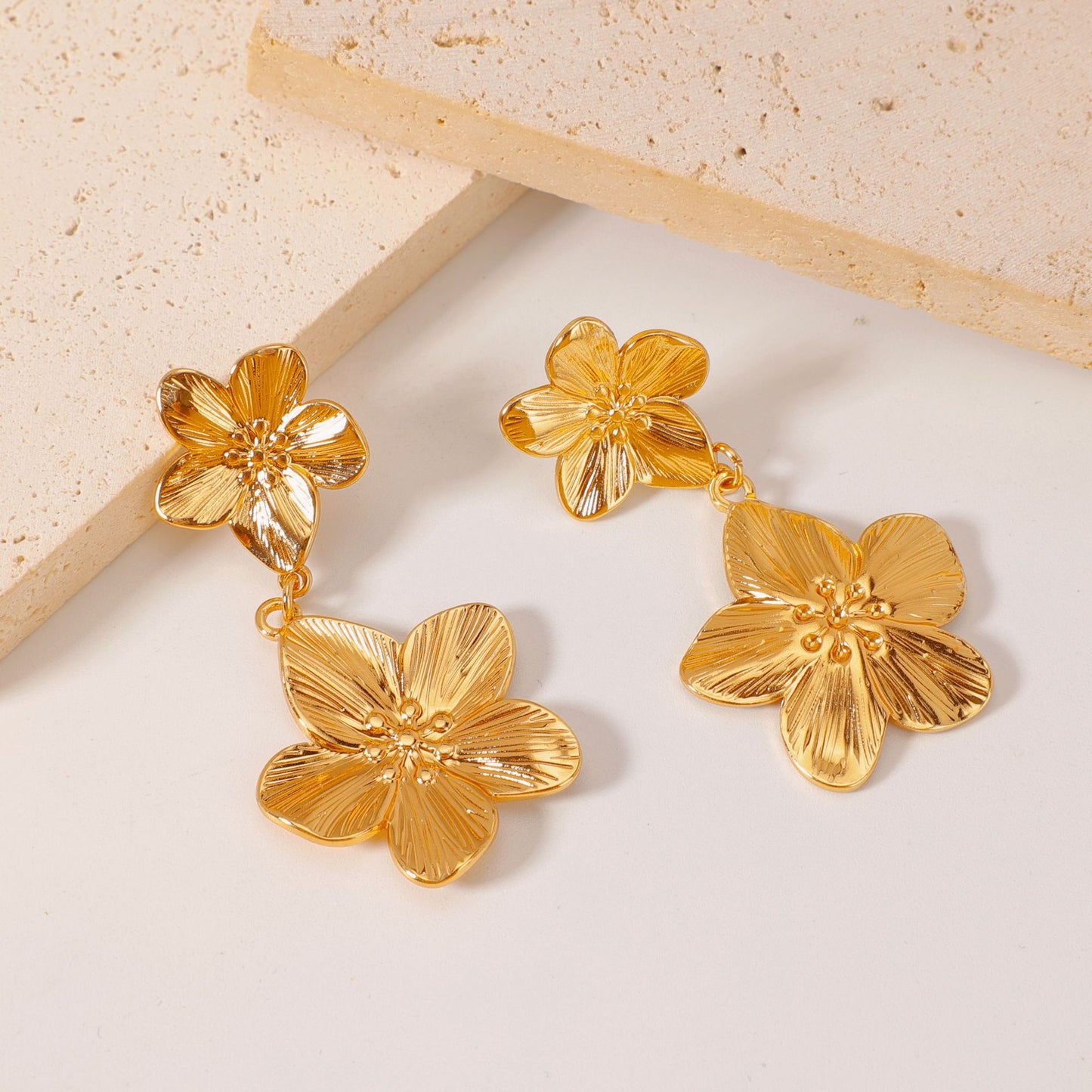One Large Small Overlapping Stainless Steel Eardrops Gold Rings