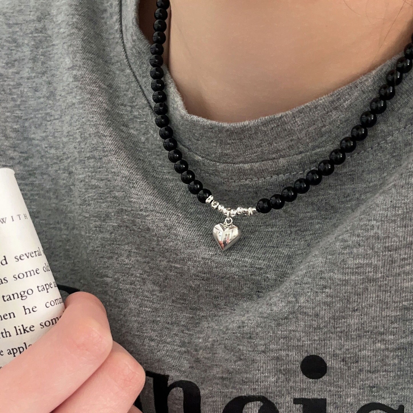 Light Luxury High-grade Black Beaded Love Niche Elegant Retro Design Necklaces