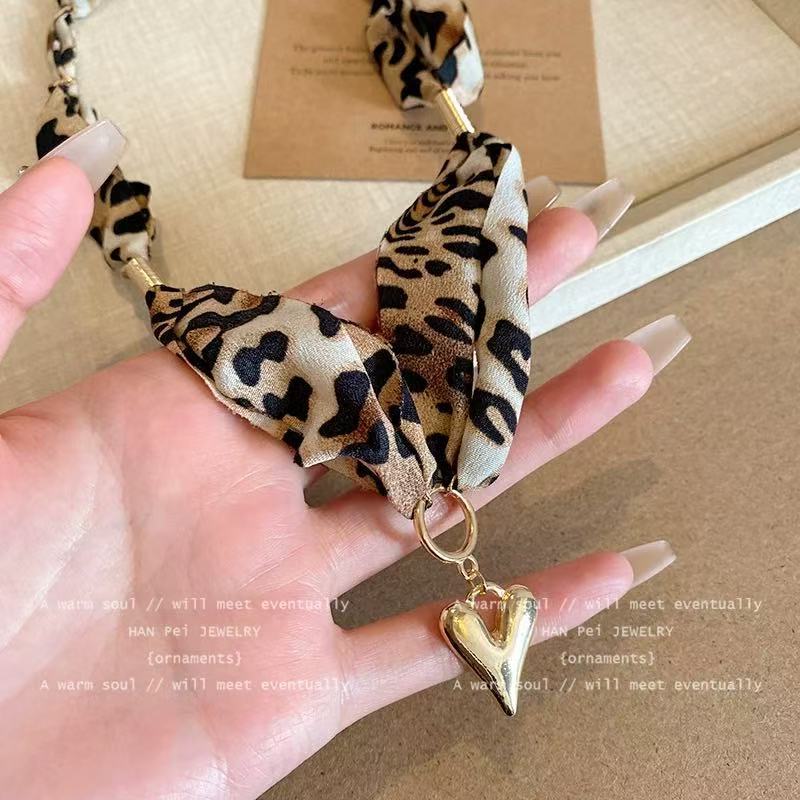 Hot Leopard Print Female Sweet Cool Fashion Personality Love Clavicle Pendants
