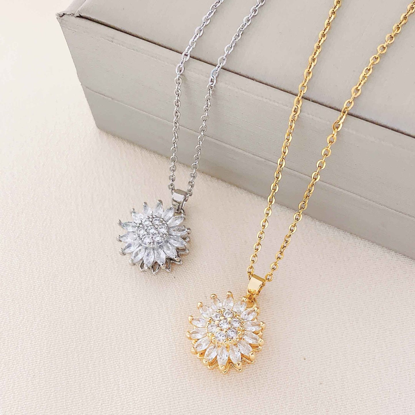 Women's Trendy Summer Rotating Sunflower High-grade Necklaces