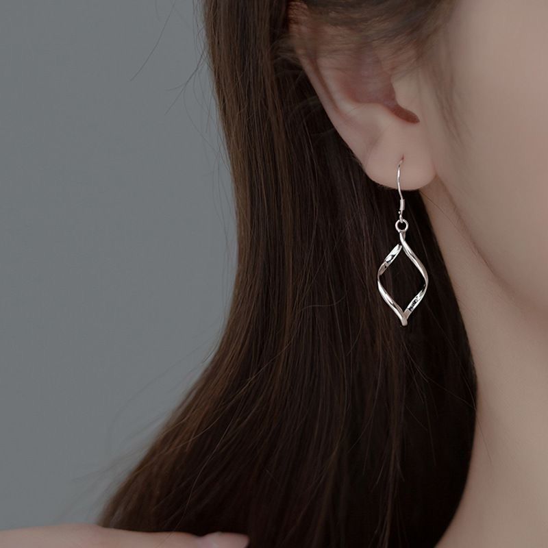 Fashion Twisted Diamond Exaggerated Personalized Premium Ear Hook