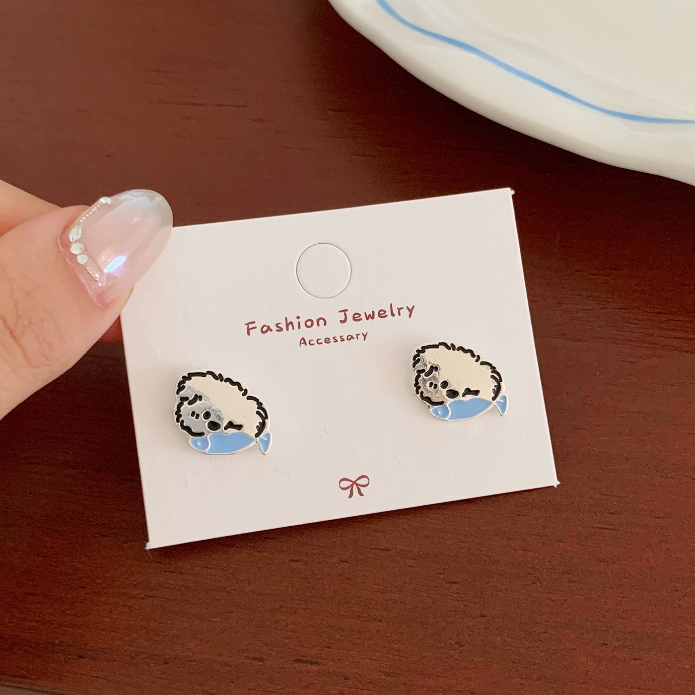 Iti Blue Dog Female Sier Needle Earrings