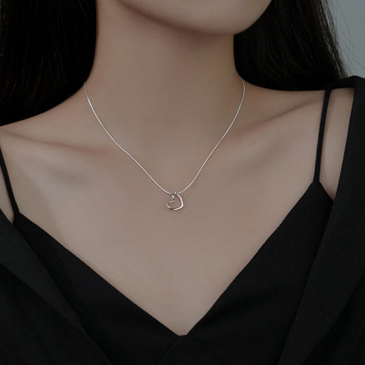 Women's Luxury Minority Hollow Heart Design Clavicle Chain Necklace