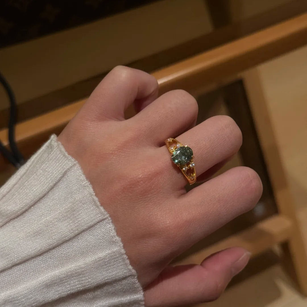 Elegant Light Luxury Minority Fashion Blue Diamond Exquisite Personality Ring
