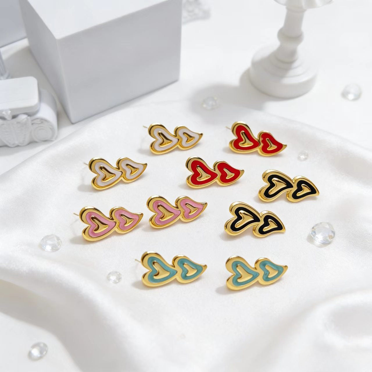 Women's Sweet Double Heart Dripping Niche Design Golden Commuting Elegant Stud Earrings