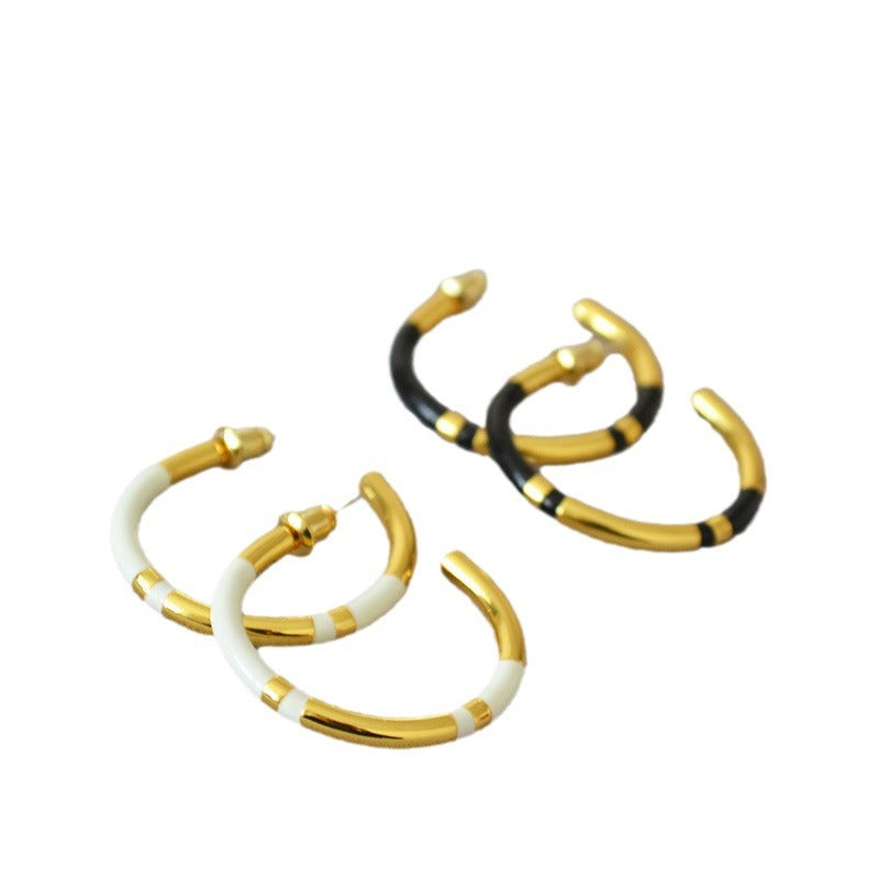 Women's Fashion Simple Brass Gold-plated Black White Earrings