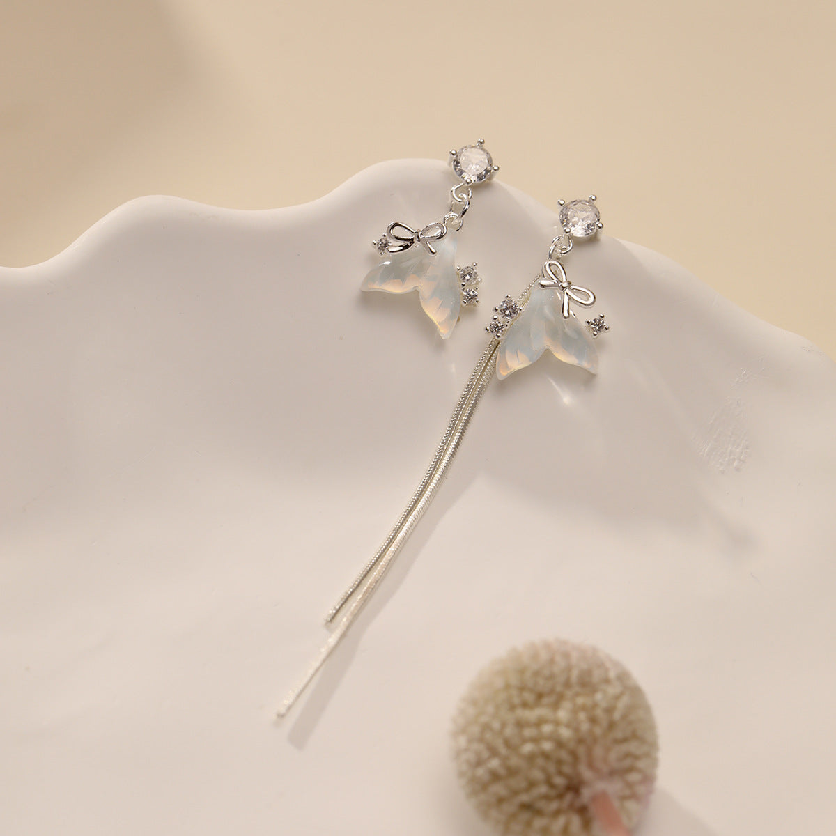 Fishtail Exquisite Advanced Design Sense Fashion Stud Earrings