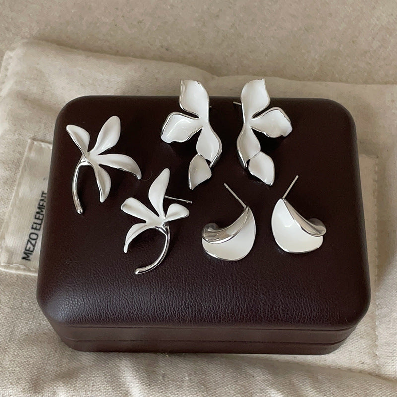 Women's Trendy White Glaze Flowers Simple High Sense Rings