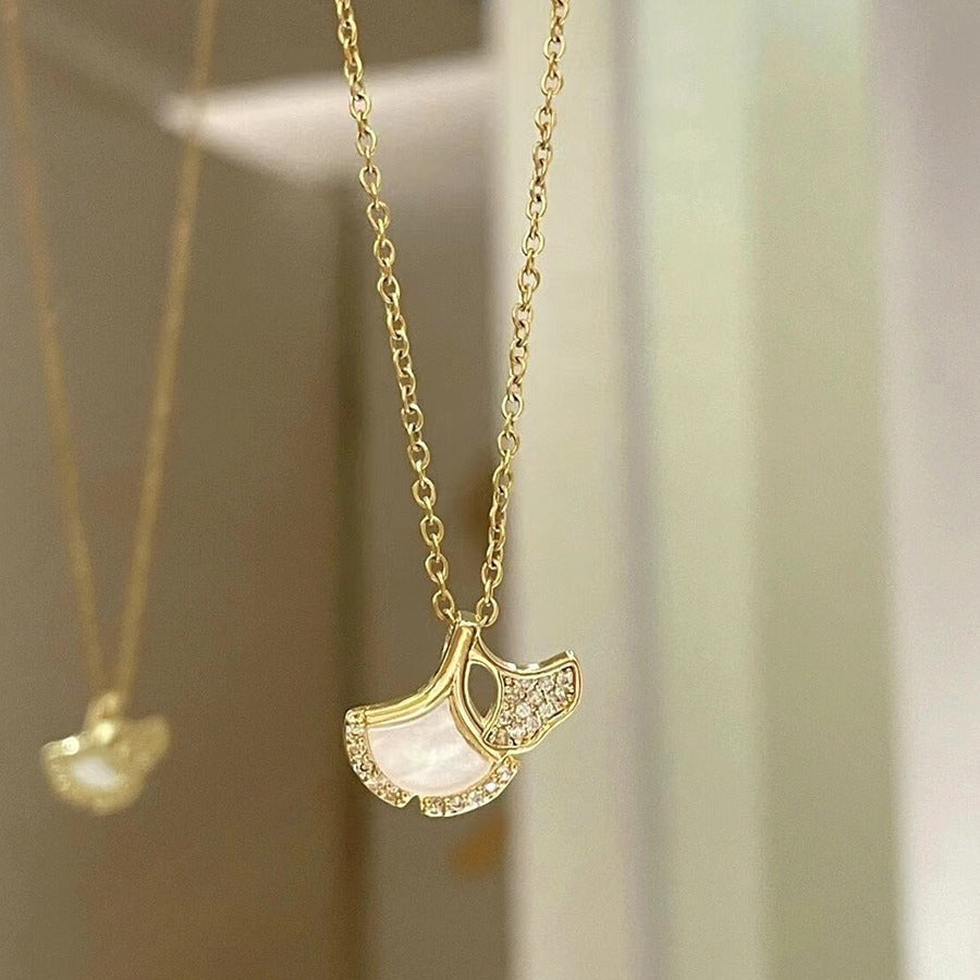 Women's Gold Ginkgo Leaf Fritillary Fashion Short Sense Light Necklaces